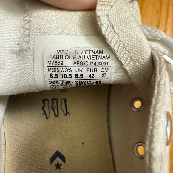 White converse - Picture 3 of 3